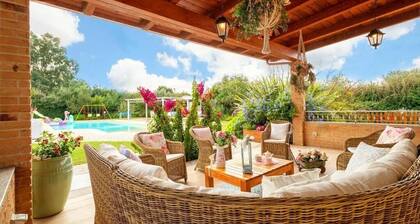 Spectacular Villa, Jacuzzi pool, playground -Wi-Fi - barbecue area
