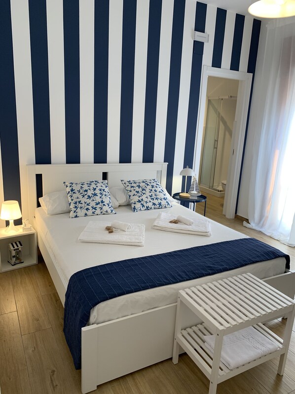 1 bedroom, desk, free WiFi, bed sheets - West Beach BedRoom (Milazzo)