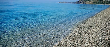 Una spiaggia nelle vicinanze