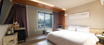 Busan Yeongdo Hotel Bridge