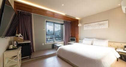 Busan Yeongdo Hotel Bridge