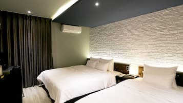 Room (Deluxe Twin (adult broadcasting Netfl) | 1 bedroom, free WiFi, bed sheets