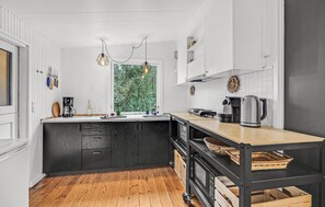 Fridge, oven, stovetop, coffee/tea maker - Gorgeous home in Kalundborg with WiFi (Kalundborg)