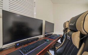 Room (VIP PUBG Couple PC Twin Massage (AMD ) | 1 bedroom, free WiFi, bed sheets - Indeokwon Ian Hotel (Anyang)