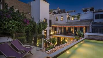 Outdoor pool, sun loungers