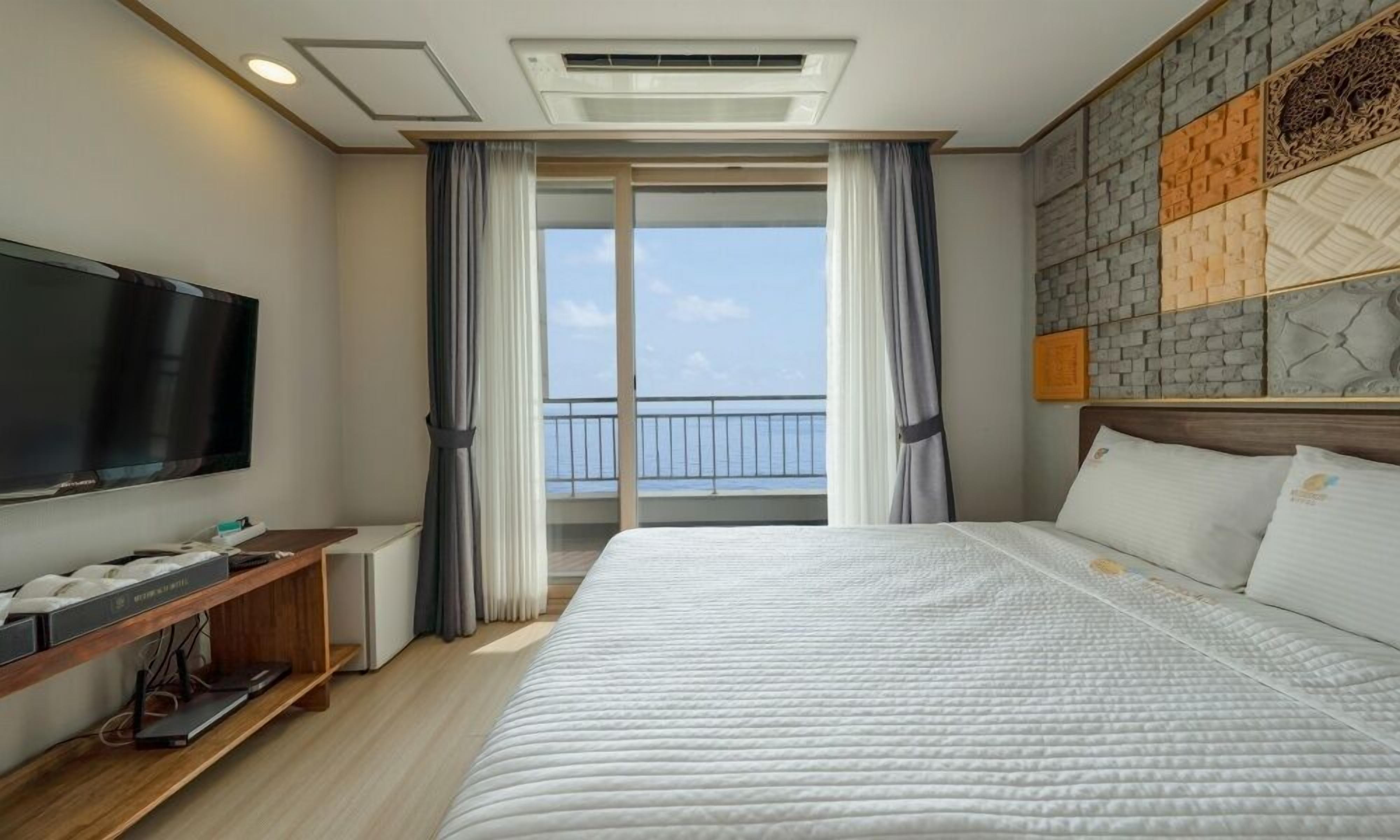 Standard Queen Double Oceanview