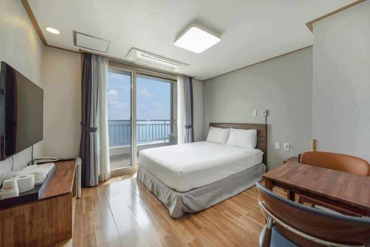 1 bedroom, individually decorated, individually furnished, free WiFi