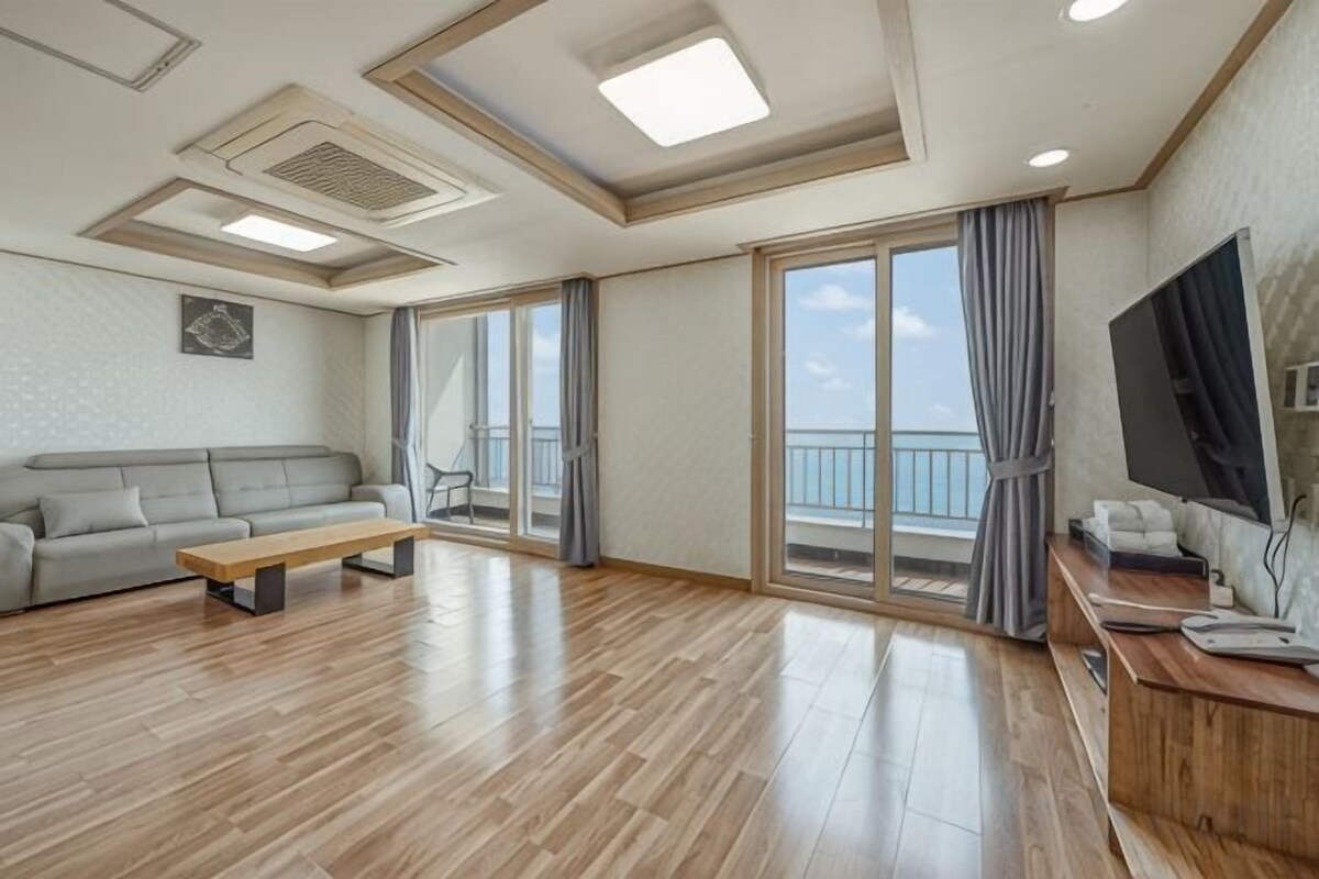 Penthouse Suite - Condo Style Oceanview With Balcony