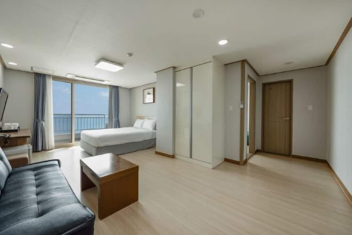 1 bedroom, individually decorated, individually furnished, free WiFi