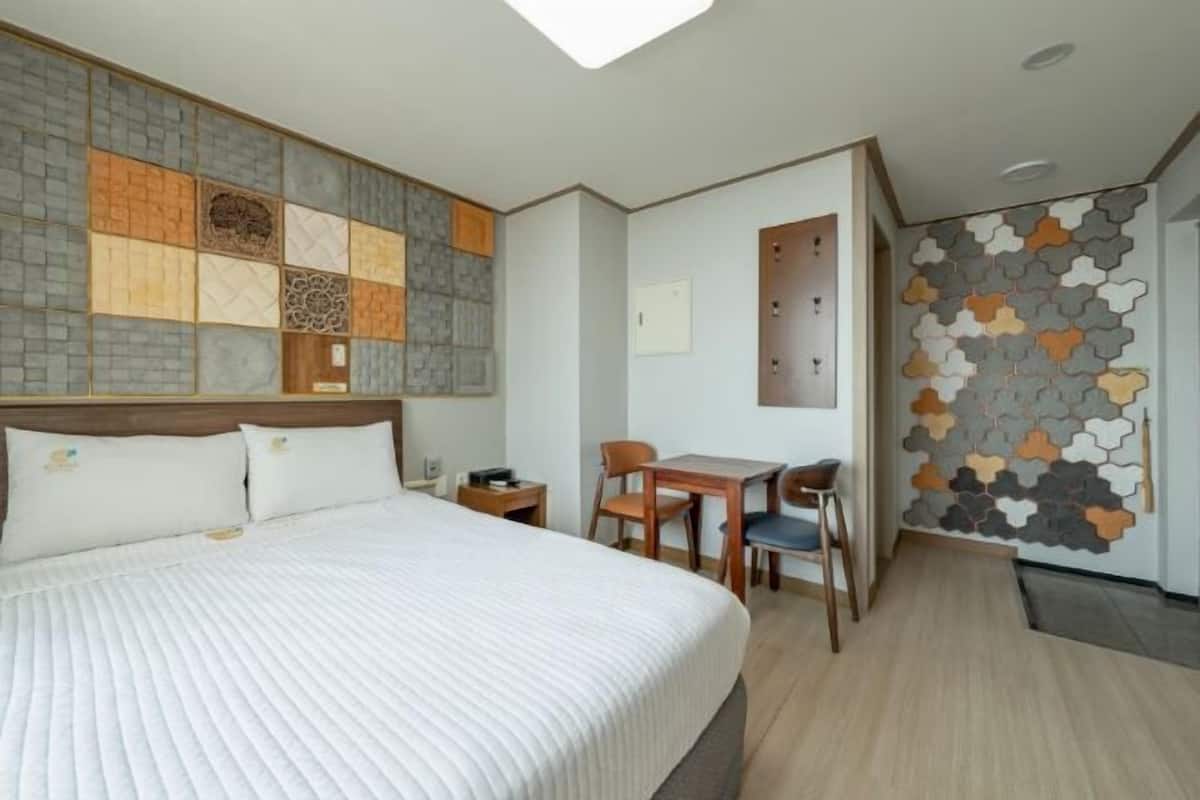 1 Schlafzimmer, individuell dekoriert, individuell eingerichtet