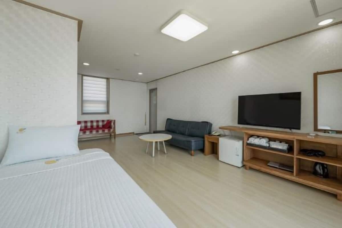 1 Schlafzimmer, individuell dekoriert, individuell eingerichtet