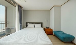 Special Queen Two room Oceanview | 1 quarto, individualmente decorados, individualmente mobiliados