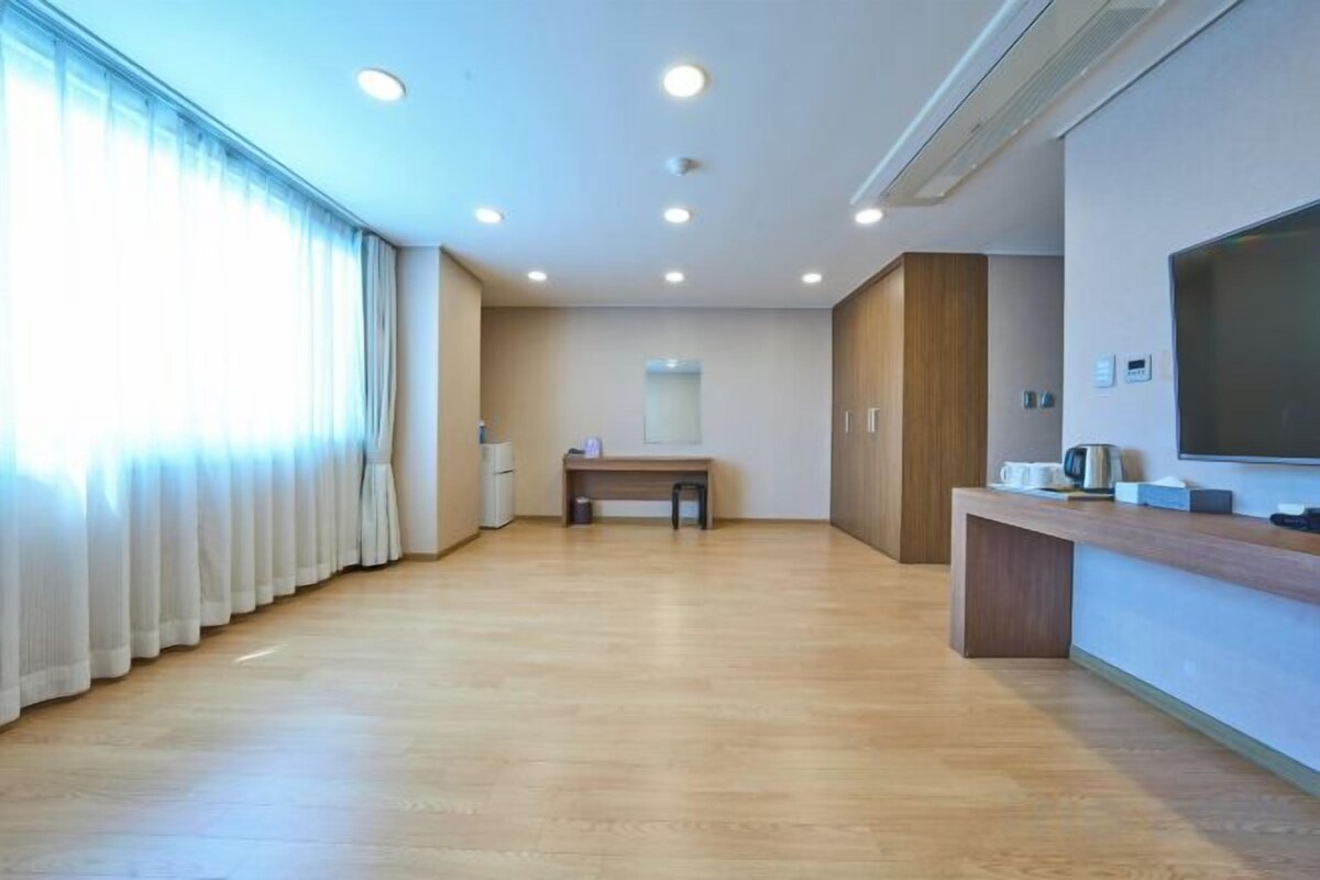 Deluxe Double Ondol Room