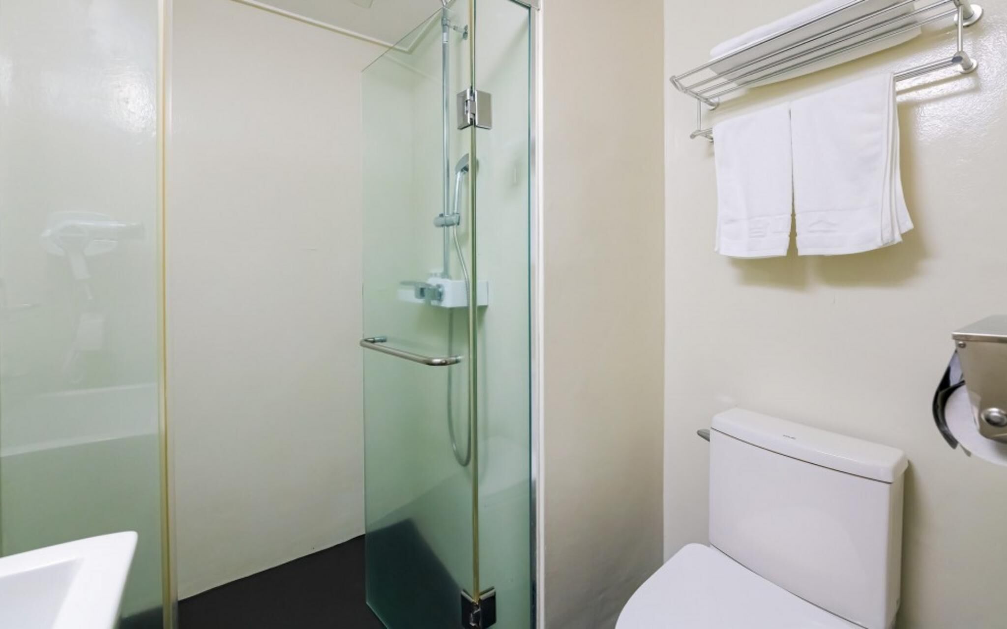 room (standard twin) | 1 bedroom, free wifi, bed sheets