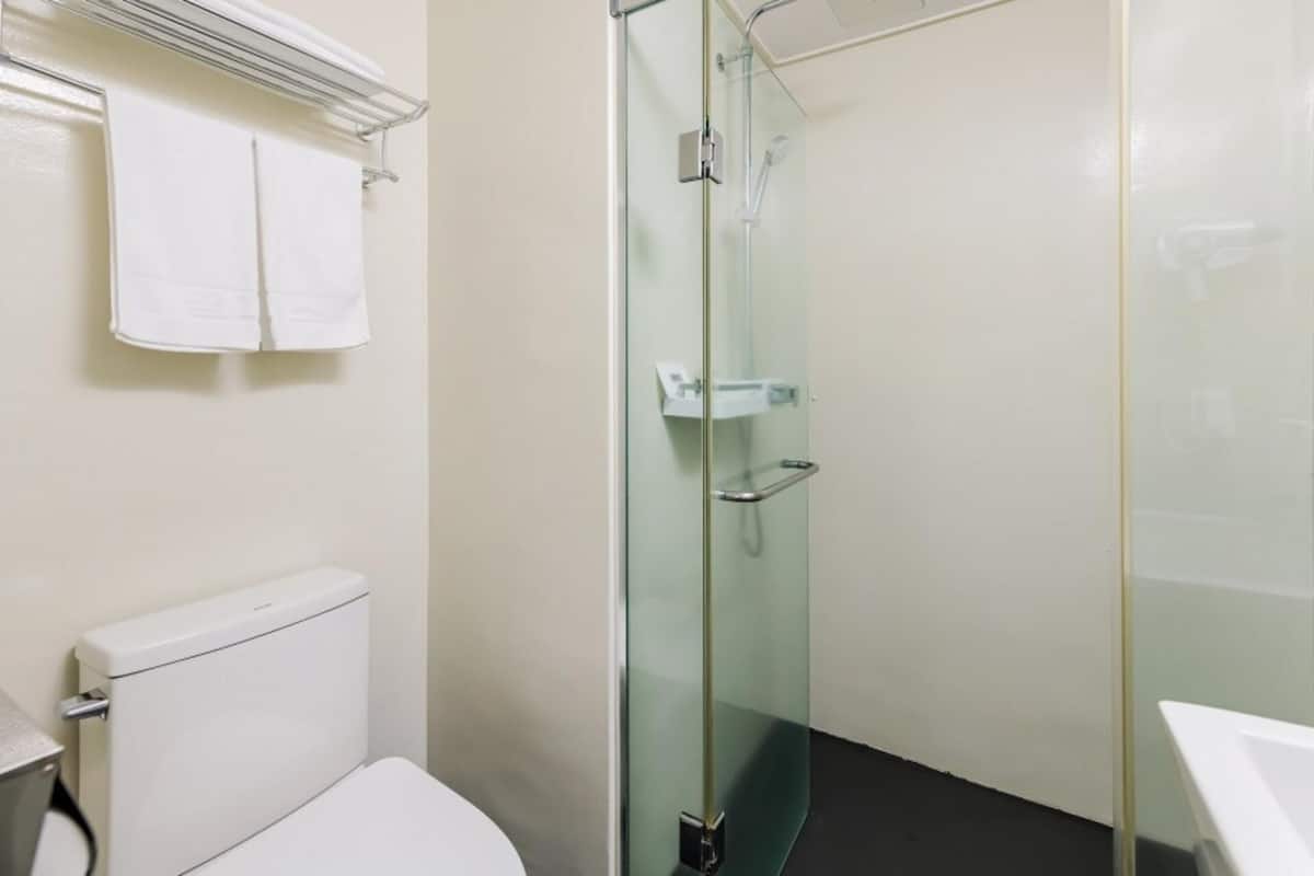 room (standard double) | 1 bedroom, free wifi, bed sheets