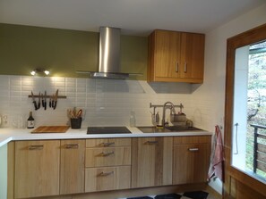 Private kitchen - CHARMING FAMILY CHALET AT THE FOOT OF THE SLOPES OVERLOOKING THE COL DES ARAVIS (La Clusaz)