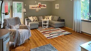 Fireplace, DVD player, stereo