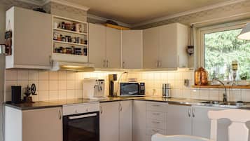 Fridge, stovetop, dishwasher, coffee/tea maker