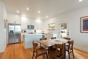 Dining - Bright, airy, contemporary home located in central Missoula with mountain views (Missoula)