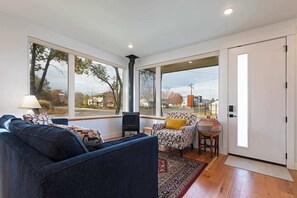 TV, fireplace, offices