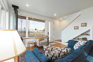 TV, fireplace, offices