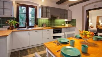 Kühlschrank, Ofen, Herdplatte, Geschirrspüler