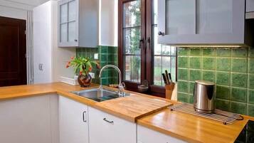 Réfrigérateur, four, plaque de cuisson, lave-vaisselle