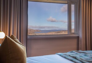 2 bedrooms, iron/ironing board, free WiFi, bed sheets - The West Nest -Luxury Cottage, Sea Views & Hot Tub (Isle of Skye)