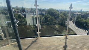 Balcony - Captivating 2-bed Flat W/terrace in North London (London)