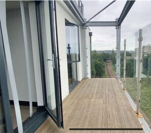 Apartamento, várias camas | Sacada