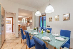 Family Villa, Multiple Bedrooms, Refrigerator & Microwave, Mountainside (Villa Le Poggiola) | Dining - Villa Le Poggiola (Borgo San Lorenzo)