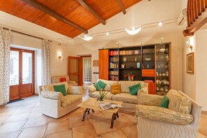 Vila Keluarga, beberapa kamar, lemari es & microwave, tepi gunung (Villa Le Poggiola) | Interior
