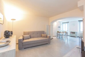 Familienapartment, Mehrere Schlafzimmer (Nonna Sandrina in Monferrato hills) | Wohnbereich