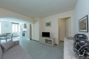 Family Apartment, Multiple Bedrooms (Nonna Sandrina in Monferrato hills) | Living area | 21-inch TV with cable channels - Nonna Sandrina in Monferrato Hills (Garbagna)
