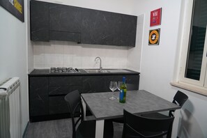 Fridge, microwave, stovetop, coffee/tea maker - Villa Flora (Pompei)