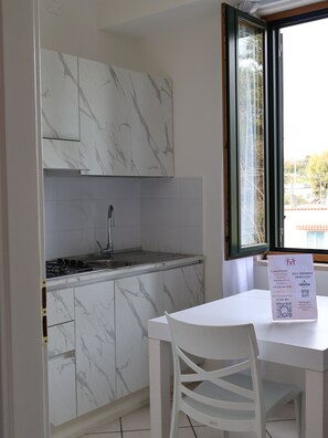 Fridge, microwave, stovetop, coffee/tea maker - Villa Flora (Pompei)