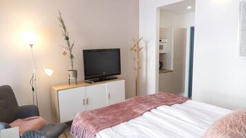 1 bedroom, desk, free WiFi