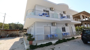 Unclassified image, 4 of 40, button - Vila Malka (Ksamil)