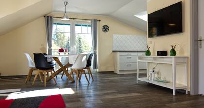 Helle Ferienwohnung mit Balkon, zentral gelegen