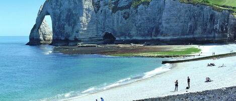 بالقرب من الشاطئ