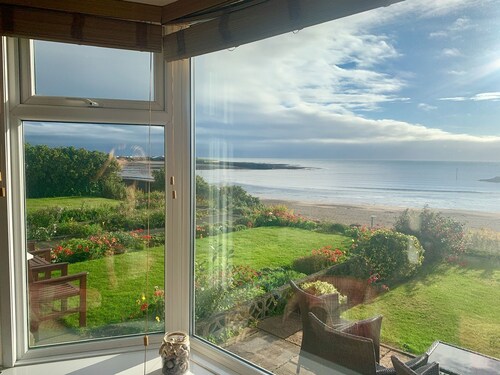 'Bay View' Absolute Seafront 3 Bedroom House with Breath-taking Sea Views.
