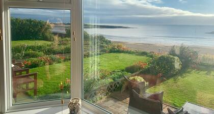 'Bay View' Absolute Seafront 3 Bedroom House with Breath-taking Sea Views.