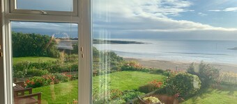 'Bay View' Absolute Seafront 3 Bedroom House with Breath-taking Sea Views.