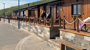 Exterior - 'Bay View' Absolute Seafront 3 Bedroom House with Breath-taking Sea Views. (Newbiggin-by-the-Sea)