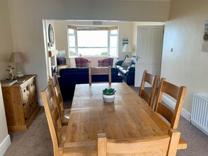 Dining - 'Bay View' Absolute Seafront 3 Bedroom House with Breath-taking Sea Views. (Newbiggin-by-the-Sea)