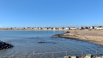 På stranden och strandhanddukar