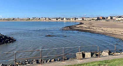 'Bay View' Absolute Seafront 3 Bedroom House with Breath-taking Sea Views.