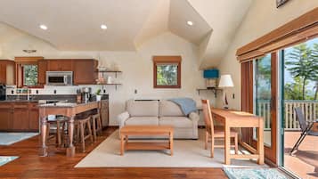 Studio Suite, 1 Queen Bed, Balcony, Ocean View (Blue Ocean View Retreat) | Living area | 42-inch flat-screen TV with digital channels