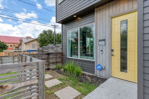 Exterior - 2 Homes in 1! Centrally Located Near Soco (Austin)