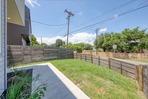 House, Multiple Beds, Patio, Garden View (Austin Retreat) | View from room